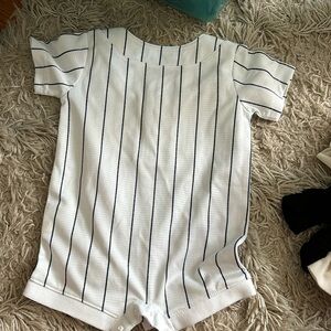 Infant Yankee jersey